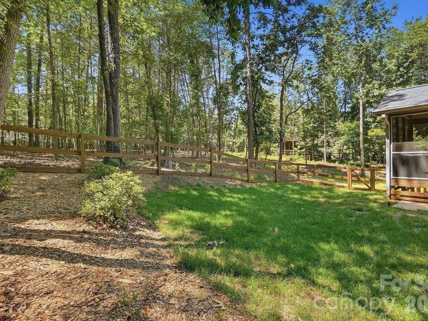 14428 Harbor Estate Road, Charlotte, NC 28278.  MLS# CAR4385688, YatesRealty ID 29261. 