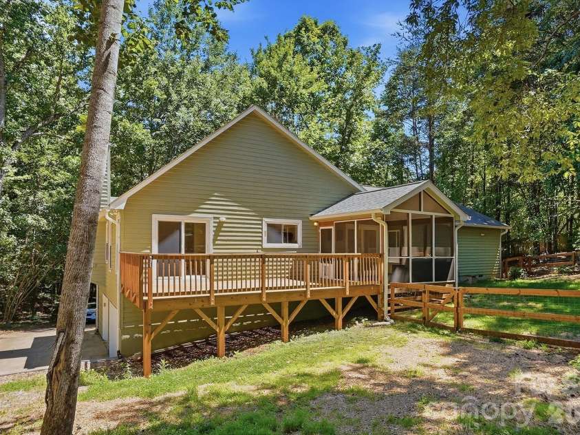 14428 Harbor Estate Road, Charlotte, NC 28278.  MLS# CAR4385688, YatesRealty ID 29261. 