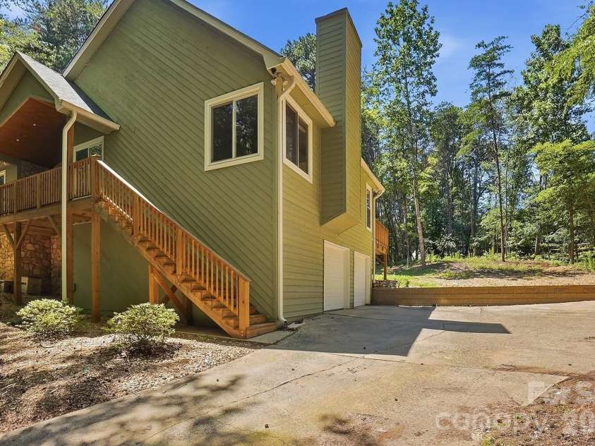 14428 Harbor Estate Road, Charlotte, NC 28278.  MLS# CAR4385688, YatesRealty ID 29261. 