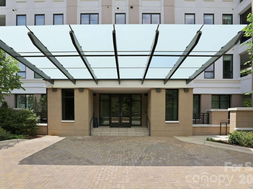 130 Cherokee Road, Charlotte, NC 28207.  MLS# CAR4370948, YatesRealty ID 29262. 