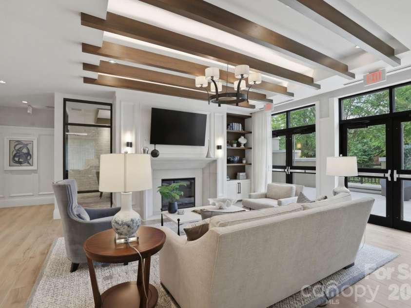 130 Cherokee Road, Charlotte, NC 28207.  MLS# CAR4370948, YatesRealty ID 29262. Lobby