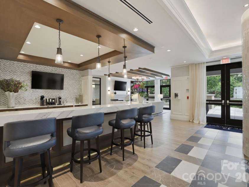 130 Cherokee Road, Charlotte, NC 28207.  MLS# CAR4370948, YatesRealty ID 29262. Lobby