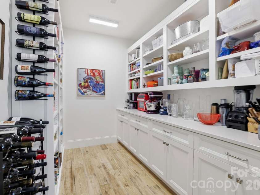130 Cherokee Road, Charlotte, NC 28207.  MLS# CAR4370948, YatesRealty ID 29262. Pantry/ Storage