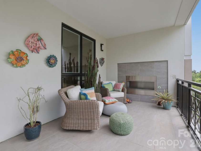 130 Cherokee Road, Charlotte, NC 28207.  MLS# CAR4370948, YatesRealty ID 29262. Primary Suite Private Terrace