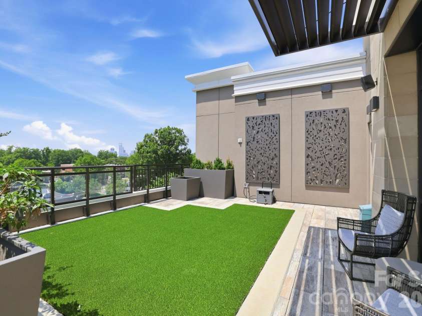 130 Cherokee Road, Charlotte, NC 28207.  MLS# CAR4370948, YatesRealty ID 29262. Rooftop Terrace