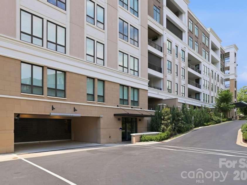 130 Cherokee Road, Charlotte, NC 28207.  MLS# CAR4370948, YatesRealty ID 29262. Secure Garage Entrance