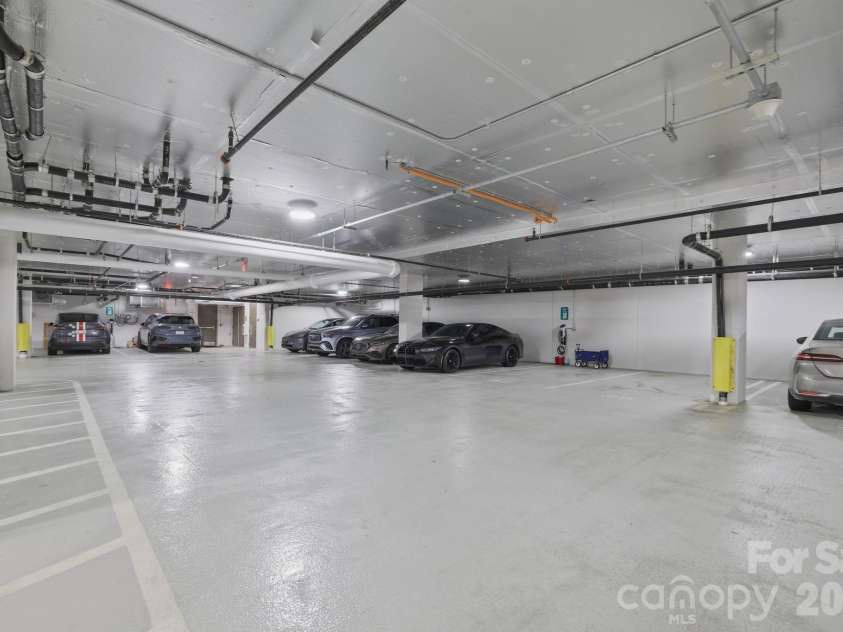 130 Cherokee Road, Charlotte, NC 28207.  MLS# CAR4370948, YatesRealty ID 29262. Secure Garage Parking