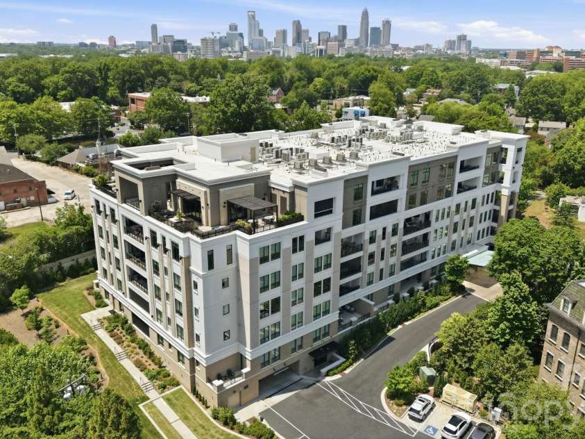 130 Cherokee Road, Charlotte, NC 28207.  MLS# CAR4370948, YatesRealty ID 29262. The Regent at Eastover