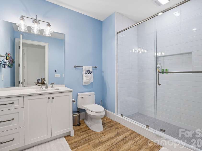 130 Cherokee Road, Charlotte, NC 28207.  MLS# CAR4370948, YatesRealty ID 29262. Third Ensuite Bathroom