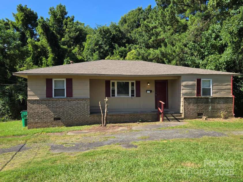 4406 Argyle Drive, Charlotte, NC 28213.  MLS# CAR4281446, YatesRealty ID 29263. 