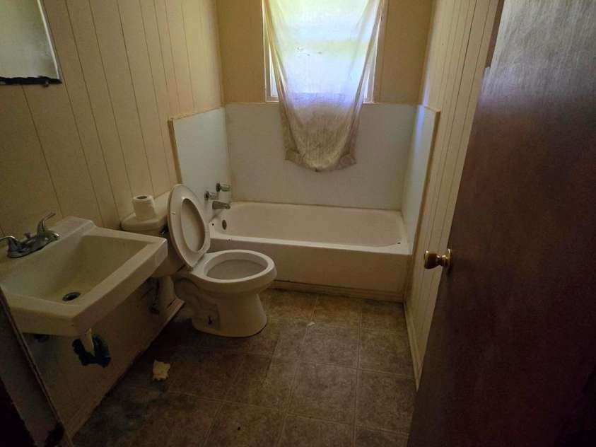 4406 Argyle Drive, Charlotte, NC 28213.  MLS# CAR4281446, YatesRealty ID 29263. 