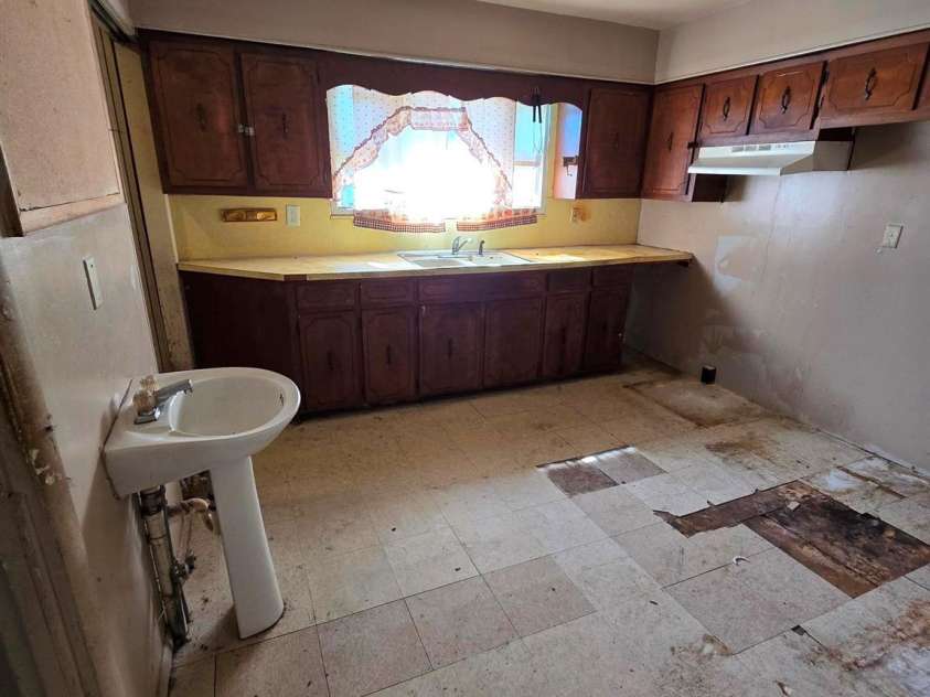 4406 Argyle Drive, Charlotte, NC 28213.  MLS# CAR4281446, YatesRealty ID 29263. 