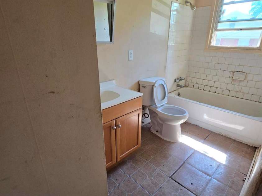 4406 Argyle Drive, Charlotte, NC 28213.  MLS# CAR4281446, YatesRealty ID 29263. 