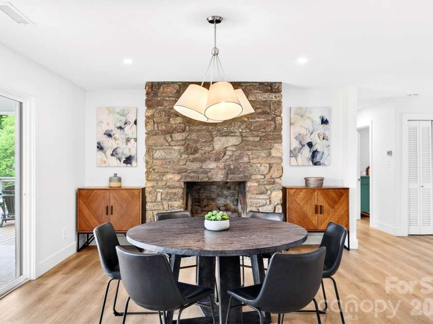 134 Oakview Road, Asheville, NC 28806.  MLS# CAR4385286, YatesRealty ID 29264. Dining are off kitchen