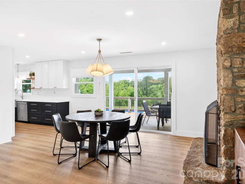 134 Oakview Road, Asheville, NC 28806.  MLS# CAR4385286, YatesRealty ID 29264. Dining area