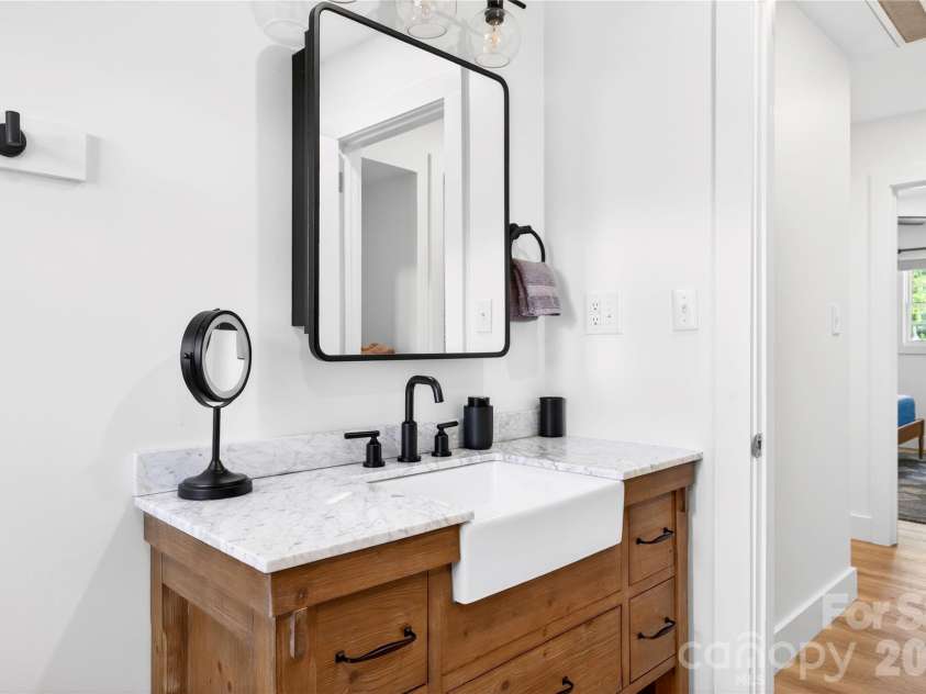 134 Oakview Road, Asheville, NC 28806.  MLS# CAR4385286, YatesRealty ID 29264. Guest Bath
