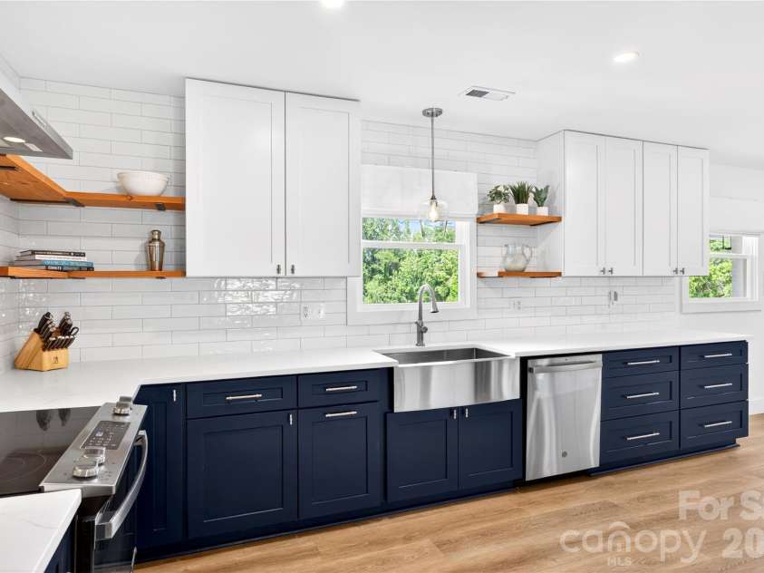 134 Oakview Road, Asheville, NC 28806.  MLS# CAR4385286, YatesRealty ID 29264. Kitchen