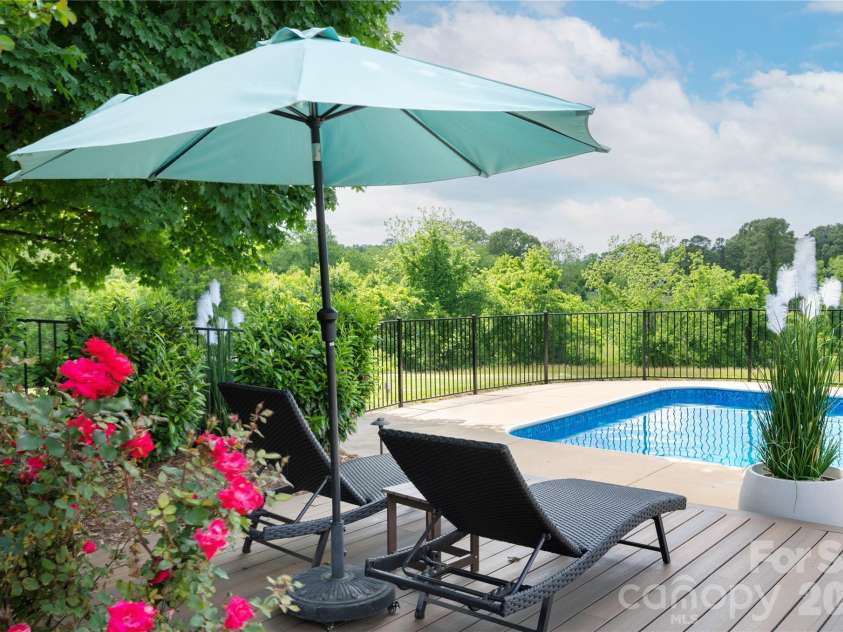 134 Oakview Road, Asheville, NC 28806.  MLS# CAR4385286, YatesRealty ID 29264. The pool