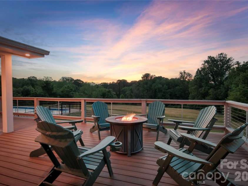 134 Oakview Road, Asheville, NC 28806.  MLS# CAR4385286, YatesRealty ID 29264. The rear deck