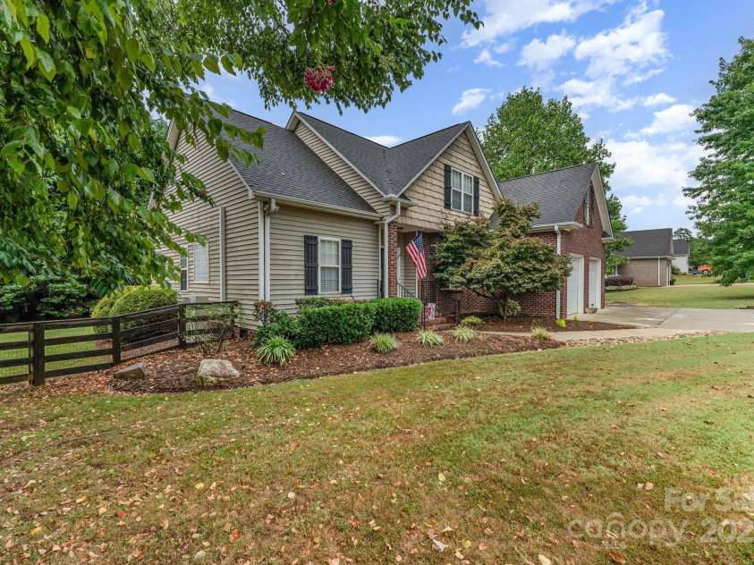 7020 Highland Way, Belmont, NC 28012.  MLS# CAR4287029, YatesRealty ID 29264. 