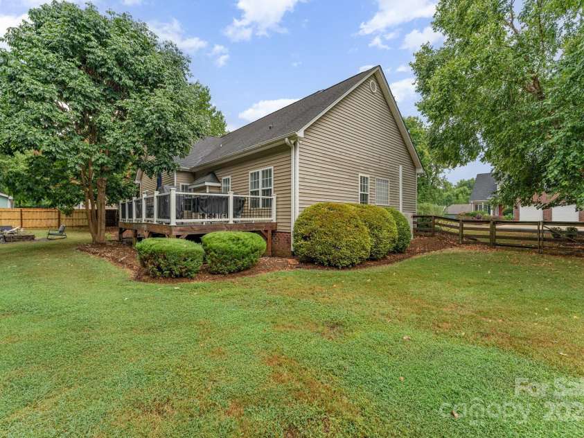 7020 Highland Way, Belmont, NC 28012.  MLS# CAR4287029, YatesRealty ID 29264. 