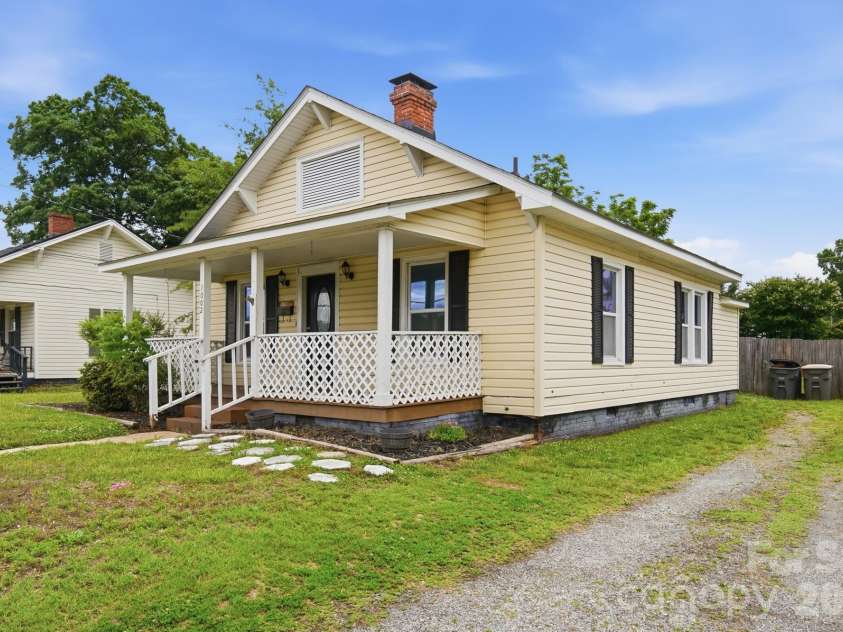 1002 Ridge Avenue, Kannapolis, NC 28083.  MLS# CAR4384465, YatesRealty ID 29265. 