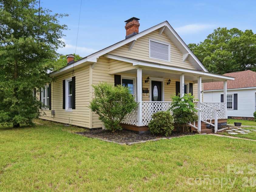 1002 Ridge Avenue, Kannapolis, NC 28083.  MLS# CAR4384465, YatesRealty ID 29265. 