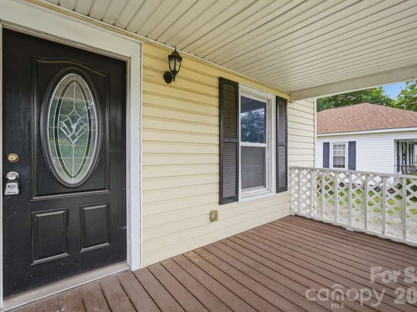 1002 Ridge Avenue, Kannapolis, NC 28083.  MLS# CAR4384465, YatesRealty ID 29265. 