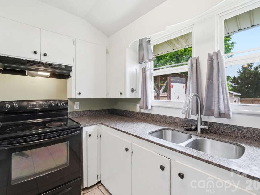 1002 Ridge Avenue, Kannapolis, NC 28083.  MLS# CAR4384465, YatesRealty ID 29265. 