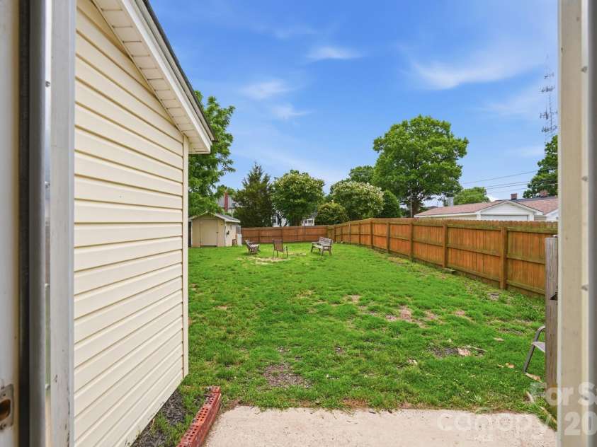1002 Ridge Avenue, Kannapolis, NC 28083.  MLS# CAR4384465, YatesRealty ID 29265. 