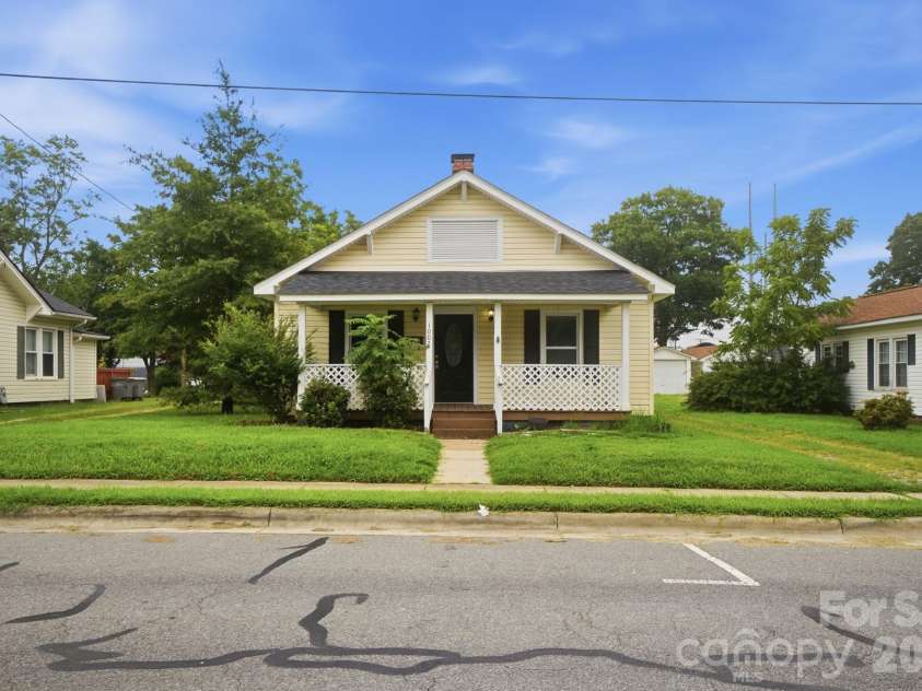 1002 Ridge Avenue, Kannapolis, NC 28083.  MLS# CAR4384465, YatesRealty ID 29265. 