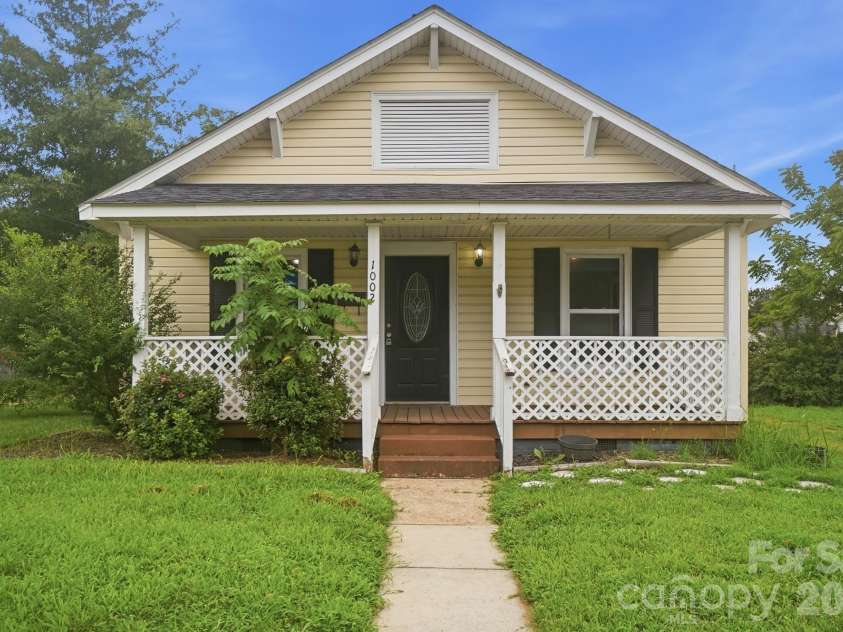 1002 Ridge Avenue, Kannapolis, NC 28083.  MLS# CAR4384465, YatesRealty ID 29265. 