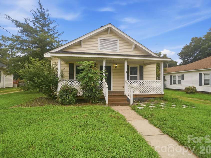 1002 Ridge Avenue, Kannapolis, NC 28083.  MLS# CAR4384465, YatesRealty ID 29265. 