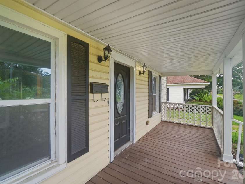 1002 Ridge Avenue, Kannapolis, NC 28083.  MLS# CAR4384465, YatesRealty ID 29265. 