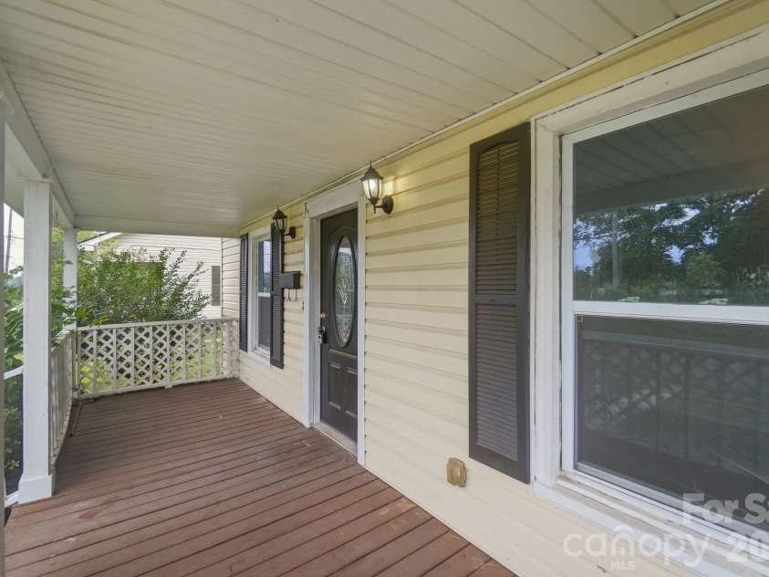 1002 Ridge Avenue, Kannapolis, NC 28083.  MLS# CAR4384465, YatesRealty ID 29265. 