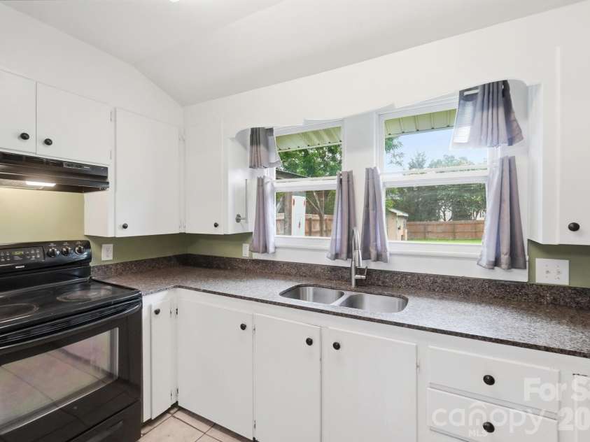 1002 Ridge Avenue, Kannapolis, NC 28083.  MLS# CAR4384465, YatesRealty ID 29265. 