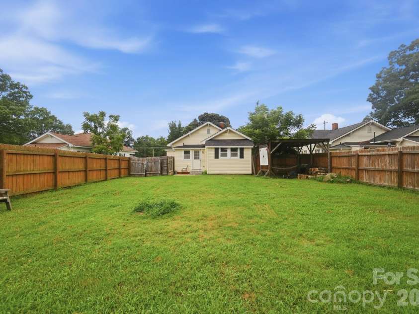1002 Ridge Avenue, Kannapolis, NC 28083.  MLS# CAR4384465, YatesRealty ID 29265. 