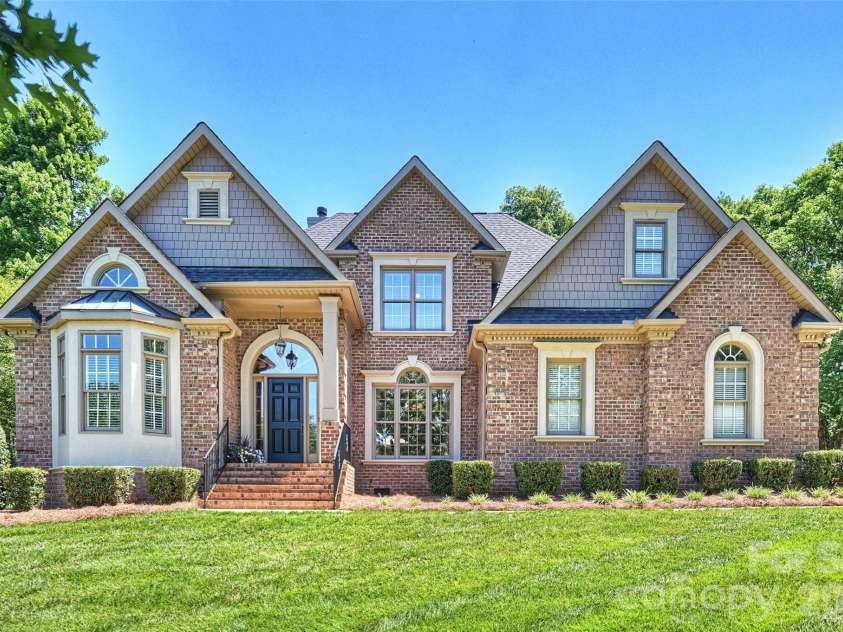18400 Dembridge Drive, Davidson, NC 28036.  MLS# CAR4390979, YatesRealty ID 29266. 