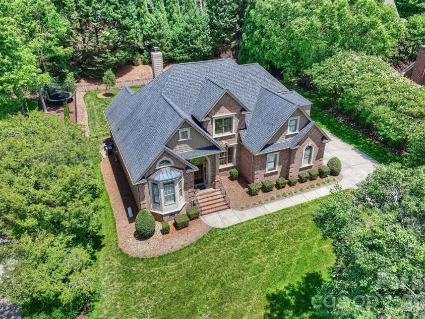 18400 Dembridge Drive, Davidson, NC 28036.  MLS# CAR4390979, YatesRealty ID 29266. 