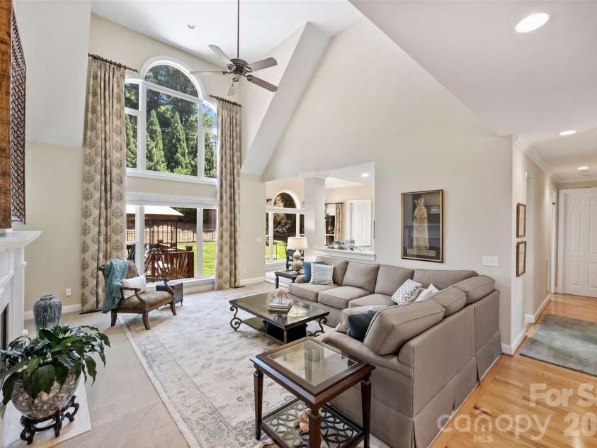 18400 Dembridge Drive, Davidson, NC 28036.  MLS# CAR4390979, YatesRealty ID 29266. 