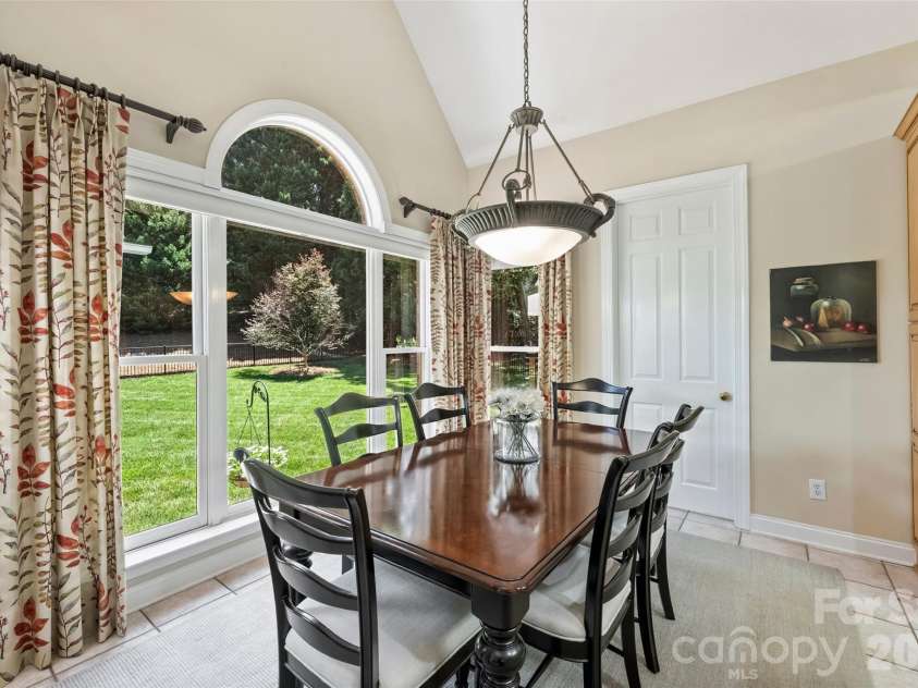 18400 Dembridge Drive, Davidson, NC 28036.  MLS# CAR4390979, YatesRealty ID 29266. 