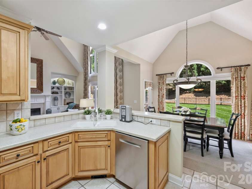 18400 Dembridge Drive, Davidson, NC 28036.  MLS# CAR4390979, YatesRealty ID 29266. 
