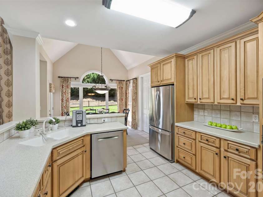 18400 Dembridge Drive, Davidson, NC 28036.  MLS# CAR4390979, YatesRealty ID 29266. 