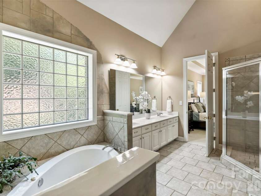 18400 Dembridge Drive, Davidson, NC 28036.  MLS# CAR4390979, YatesRealty ID 29266. 