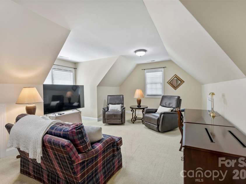 18400 Dembridge Drive, Davidson, NC 28036.  MLS# CAR4390979, YatesRealty ID 29266. 