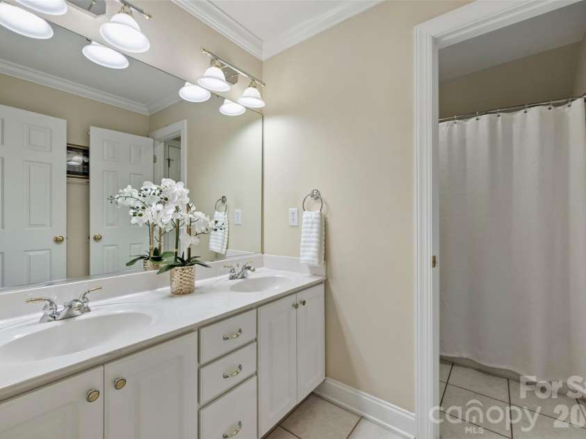 18400 Dembridge Drive, Davidson, NC 28036.  MLS# CAR4390979, YatesRealty ID 29266. 