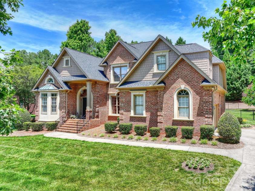 18400 Dembridge Drive, Davidson, NC 28036.  MLS# CAR4390979, YatesRealty ID 29266. 