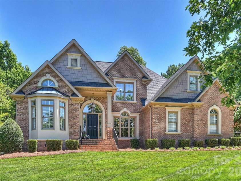 18400 Dembridge Drive, Davidson, NC 28036.  MLS# CAR4390979, YatesRealty ID 29266. 