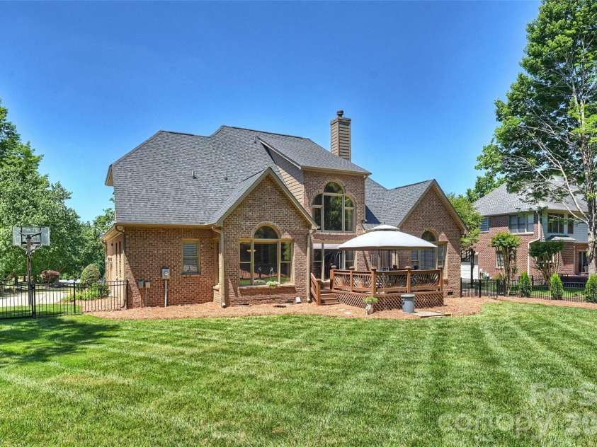 18400 Dembridge Drive, Davidson, NC 28036.  MLS# CAR4390979, YatesRealty ID 29266. 