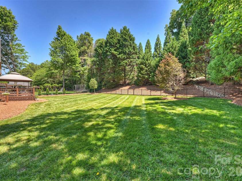 18400 Dembridge Drive, Davidson, NC 28036.  MLS# CAR4390979, YatesRealty ID 29266. 